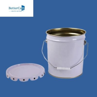 Un secchio d'acciaio bianco da 5 galloni, riciclante le vecchie latte della pittura per l'imballaggio della Marine Coating
